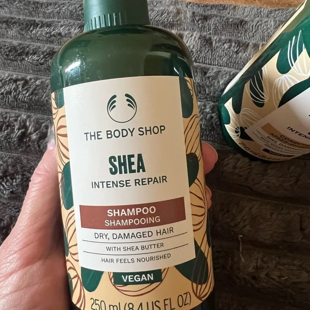 The Body Shop Shea Intense Repair Shampoo & Conditioner Set